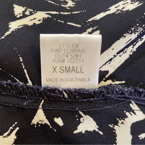 HARLOWE & GRAHAM Off the Shoulder Cutout Patterned Blouse Navy Women’s XS - Picture 6 of 7